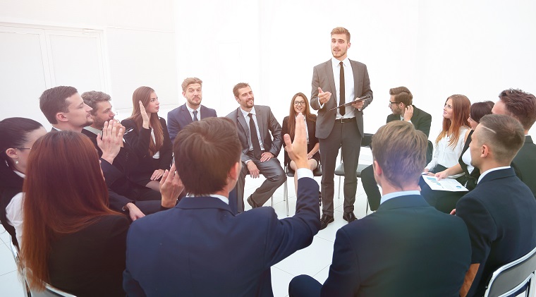 企業(yè)管理培訓(xùn)經(jīng)典20：何把握與人溝通的技巧？